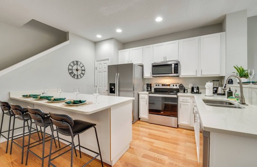 Crestwynd Bay House | 2 Mi to Disney World: Townhome w/Patio!