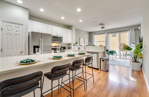 Crestwynd Bay House | 2 Mi to Disney World: Townhome w/Patio!