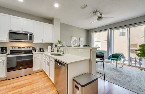 Crestwynd Bay House | 2 Mi to Disney World: Townhome w/Patio!