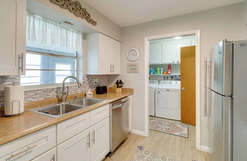 Taylor Creek House | 2 Mi to Lake Okeechobee: Waterfront Home w/Deck!