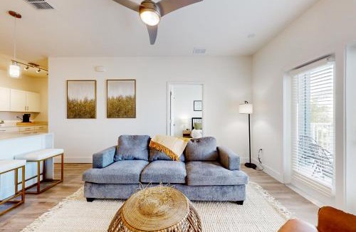 Gainesville House | 2 Mi to UF Campus! Dog-Friendly Condo w/Pool