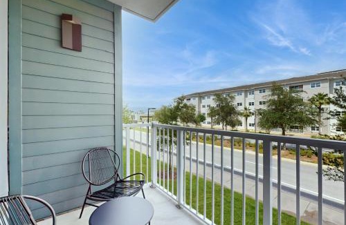 Gainesville House | 2 Mi to UF Campus! Modern Luxury Apt w/Pool