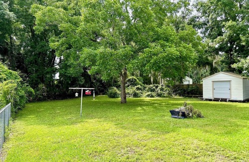 Crystal River House | 2 Minutes to Downtown Crystal River, Large Fenced Yard, Boat Ramp, Pets OK !