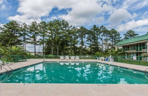 Douglas Apartment | 2 Queen Bed|Smoking|Douglas GA