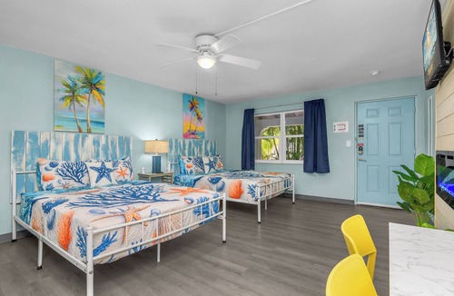 Fort Myers Beach Hotel | 2 Queen with Kitchenette Garden view in Fort Myers Beach