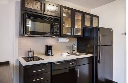 Nanuet Hotel | 2 Relaxing 1BR Suite Near NYC l w/Kitchen + Free Parking