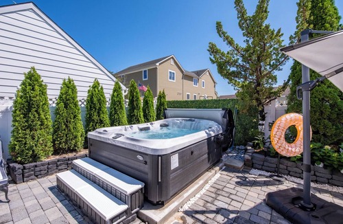 Point Pleasant Beach House | 2 short blocks to the beach. FULLY RENOVATED HOUSE WITH NEW HOT TUB.