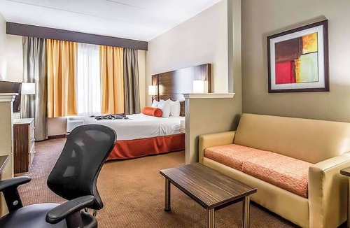 Orlando Hotel | 2-Unit Orlando Retreat with Pool Access | Pet-Friendly & 4 Miles to Airport