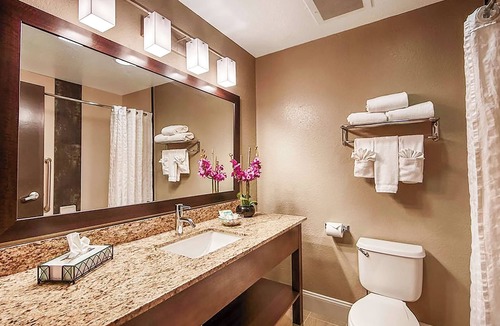 Orlando Hotel | 2-Unit Orlando Retreat with Pool Access | Pet-Friendly & 4 Miles to Airport