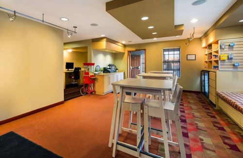 Novi Apartment | 2 Units | Spacious Space Perfect for Families | 2 Bedroom Suite w/2 Queens