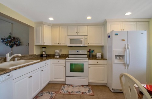 Madeira Beach Condo | 20% Off Nightly Rate This August! 25% Off Nightly Rate If You Book 1-28 August!