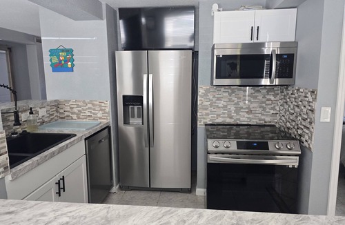 Mid Island House | 200ft From Beach 14 x 16 Ft Inground Heated Swim Jacuzzi Sleeps 8 Parking 4 cars