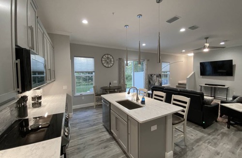 Fellowship House | 204 m² House ∙ 3 bedrooms ∙ 6 guests