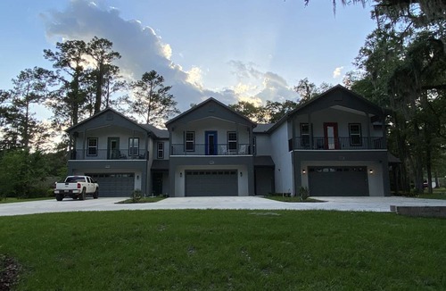 Fellowship House | 204 m² House ∙ 3 bedrooms ∙ 6 guests