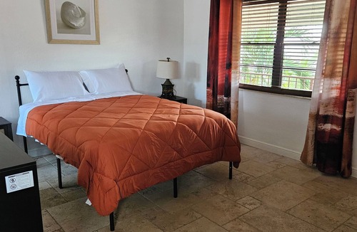 Singer Island Hotel | 213 Deluxe Single Room in a waterfront hotel in Singer Island, FL