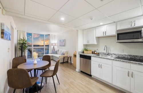 Fort Myers River District Condo | 21st Floor Luxury Waterfront & Sunset Stay