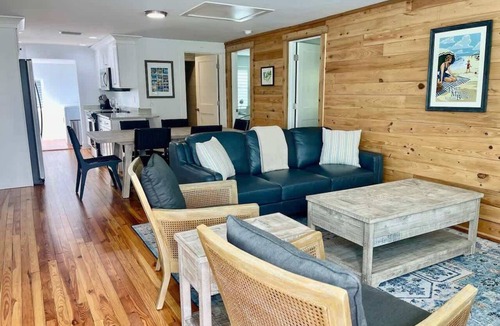 Hills T P House | 231 Pearl Island Cottage Retreat w Private Pool