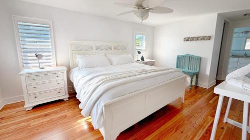 Hills T P House | 231 Pearl Street, short walk to the beach