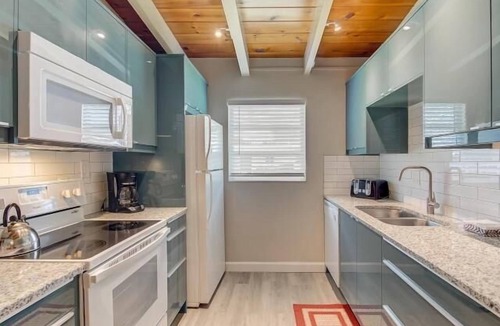Siesta Key Villa | 24 Premium - Romantic Siesta Key Delightful One-Bedroom Villa for Two