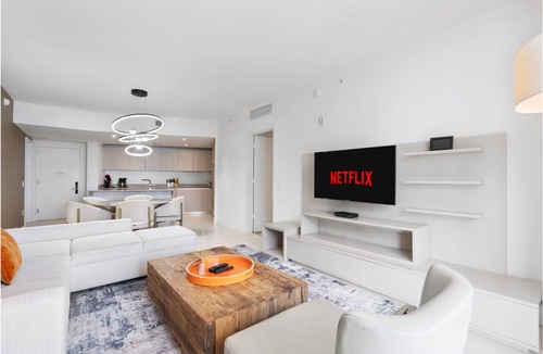 Hollywood South Central Beach Condo | 25 min to FIFA! - The Sky is the Limit: Picturesque Condo on a High Floor!