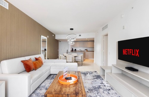 Hollywood South Central Beach Condo | 25 min to FIFA! - The Sky is the Limit: Picturesque Condo on a High Floor!