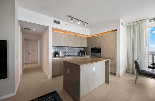 Hollywood South Central Beach Apartment | ✨ 27th-Floor Oceanfront Luxury | Corner Unit @ Lyfe (ex Hyde) | Unmatched Views + Resort Perks