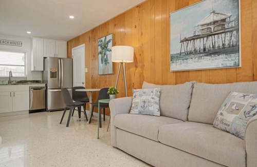 Safety Harbor Cottage | 2A Newly Renovated 1/1 at Coastal Cottages