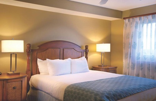 Panama City Beach Hotel | 2BD/Panama City Beach - Oceanfront View with Full Kitchen, Pools, Bar, and More!