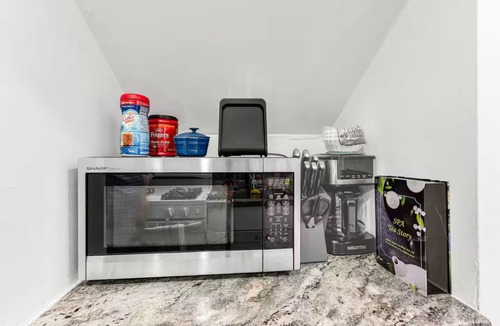 North Bergen House | 2BDR 3Bed Second Floor/15 minutes to NYC Times Sq.