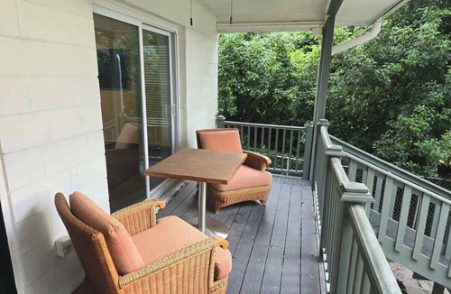 Heathrow Apartment | 2Bed 2Bath Lake Front Jewel