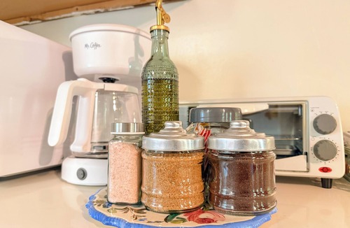 Sparrow Bush Cabin | 2bed small, Rustic cabin, Patio, games, 5 min to DE river, 8 min to Port Jervis.