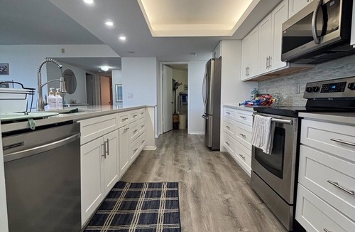 Delray Beach Condo | 2BR/2BA Condo with 2 Pools, Hot Tub & Lake Views! 1 mile to beach