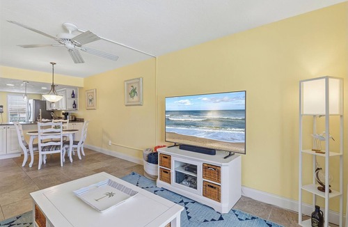 Point East Condo | 🌊2BR Condo | Private Balcony | Steps to the Ocean | Point East 205🏖️