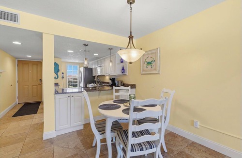 Point East Condo | 🌊2BR Condo | Private Balcony | Steps to the Ocean | Point East 205🏖️