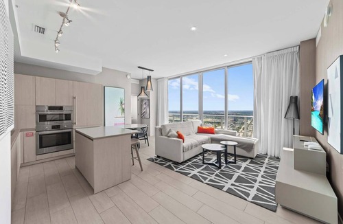 Hollywood South Central Beach Condo | 2BR Ocean Penthouse: Private Terrace & Hot Tub
