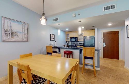 Baytowne Wharf Condo | 2nd-floor resort condo with balcony, on-site pool, golf, tennis & beach access
