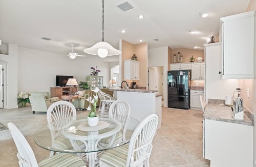 Wildwood House | 3/2 Designer with a Golf Cart, close to Lake Sumter & Brownwood!