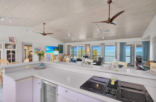 Marathon House | 3/2 gulf front home with amazing views and meticulously manicured lot.
