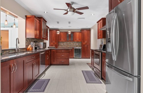 Deerfield Beach House | 3/2 Tiki Hut-Jacuzzi-Saltwater Heated Pool-Private