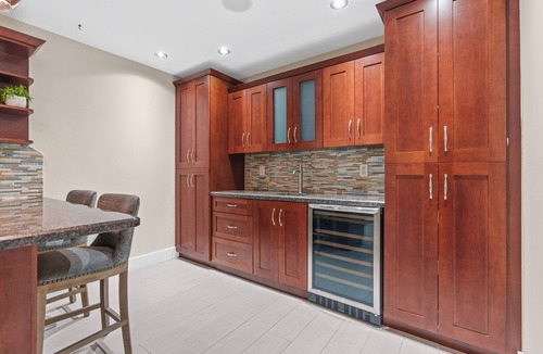 Deerfield Beach House | 3/2 Tiki Hut-Jacuzzi-Saltwater Heated Pool-Private