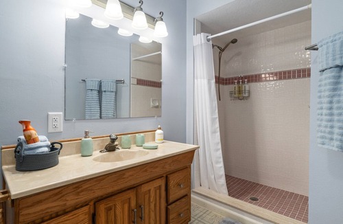 Spring Hill House | 3,450sqft 2 Story heated Pool House - 5 min from Crystal river !