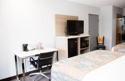 Mary Esther Hotel | 3 Affordable Rooms | Near Wild Willy's Adventure Zone | Free On-site Parking