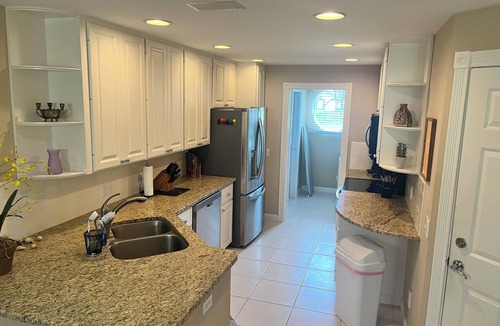 Palmer Ranch House | 3-bd, 2.5-ba end unit townhome in amazing gated community within Palmer Ranch