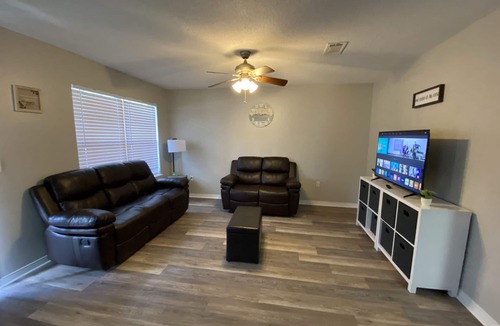 Baker House | 3 Bed/2 Bath/1 CG Updated Townhome
