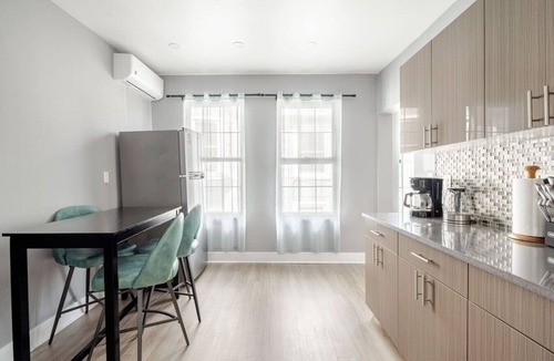 Black Rock Historic District Apartment | 3 Bedrm Apt at Black Rock Suites