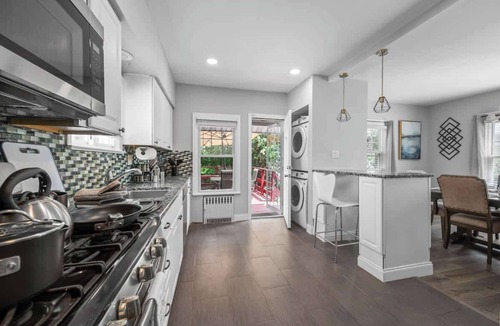 Irvington House | 3 bedroom 1 bath house-Free Parking-10 min to EWR.