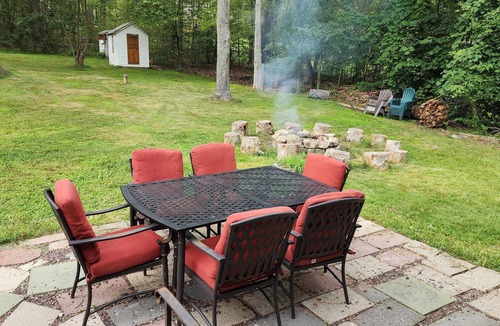 Pine Bush House | 3-Bedroom - 2 Bath House - Front Covered Porch - Fire Pit - Patio - Grill - wifi