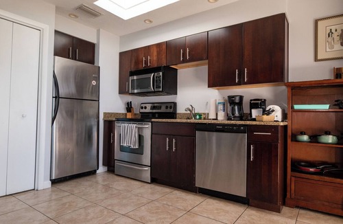 Bay Isles Condo | 3-bedroom, 3 bath condo in beautiful Longboat Key. Beachfront views w/pool.