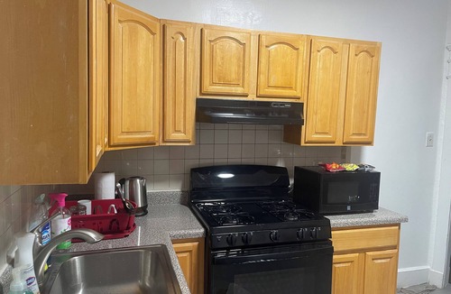 South Side Apartment | 3-bedroom apartment in awesome Mount Vernon with AC, WiFi