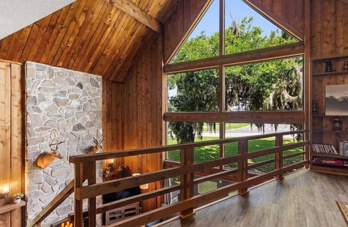 Winter Haven Apartment | 3 bedroom cabin, 15 minutes to Legoland, lake view